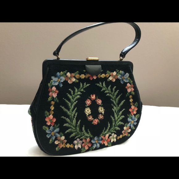 Vintage black needlepoint medium framed purse - Picture 2 of 7